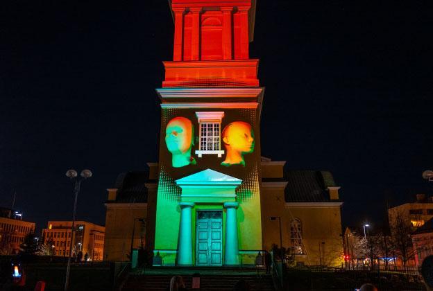 A work of light art reflected on the facade of the Oulu Cathedral at the Lumo Light Festival.